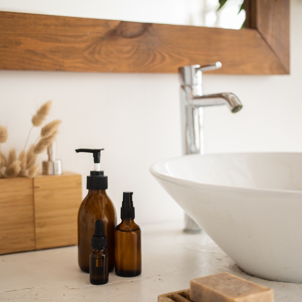 Professionally cleaned bathroom by Diamond Cleaning in Wayland, MA.